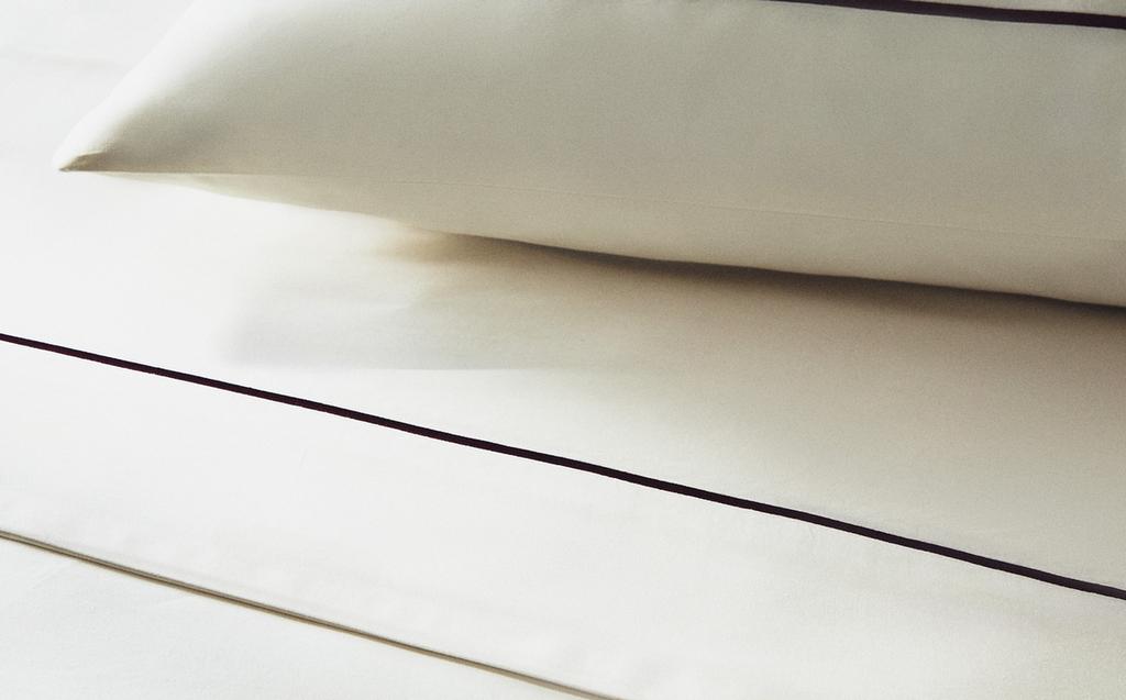 SATEEN FLAT SHEET WITH EMBROIDERED EDGE SATEEN FLAT SHEET WITH EMBROIDERED EDGE