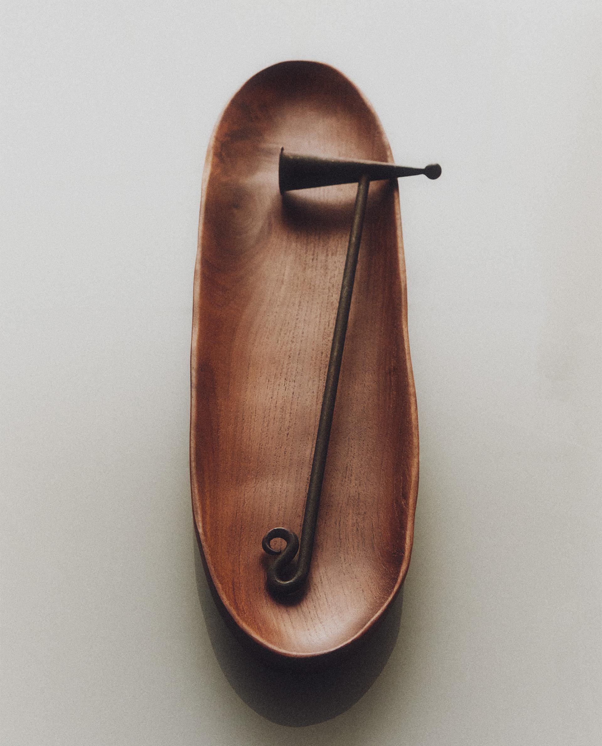 DECORATIVE TEAK WOOD TRAY