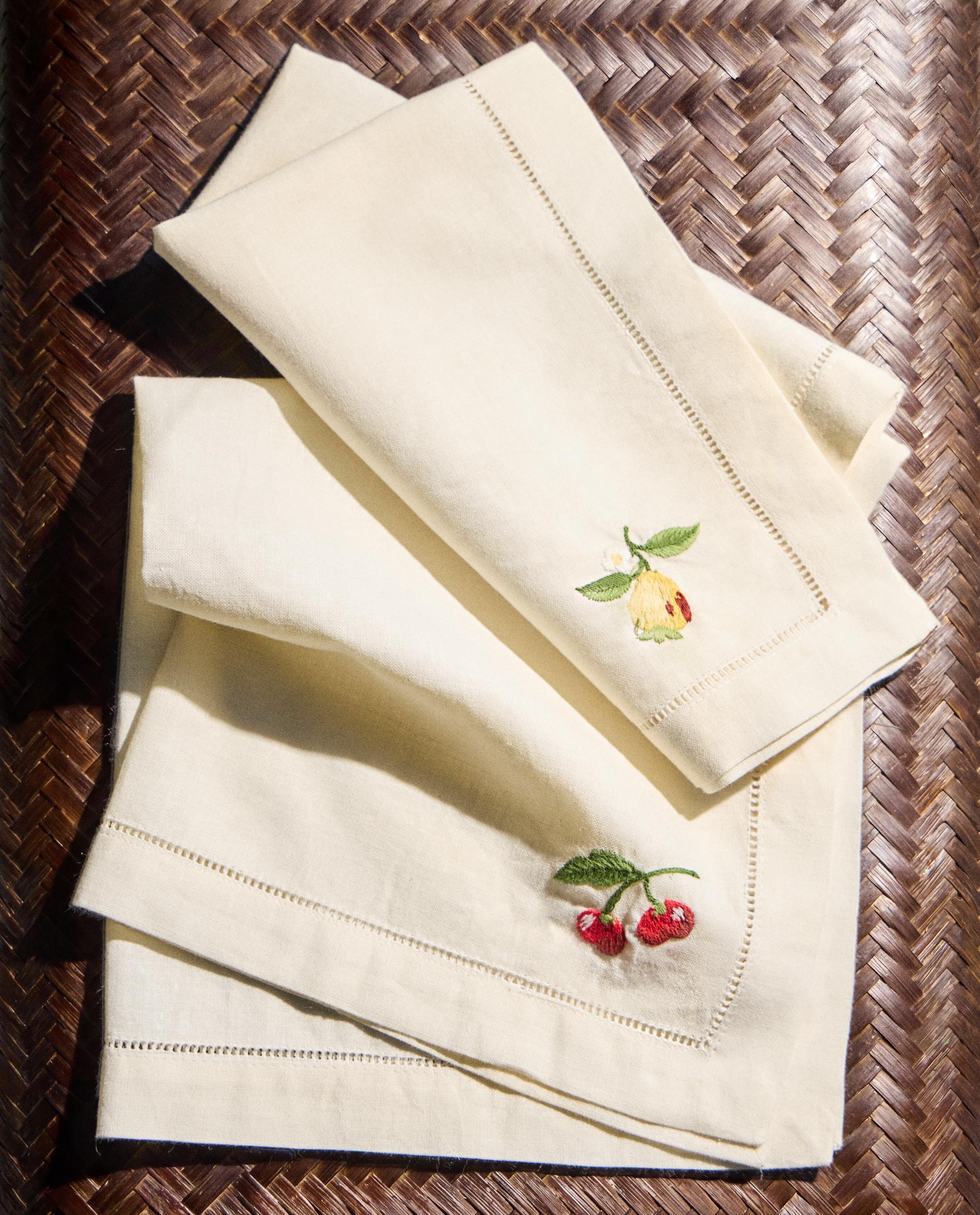 PACK OF EMBROIDERED FRUIT NAPKINS (PACK OF 2) product thumbnail 9