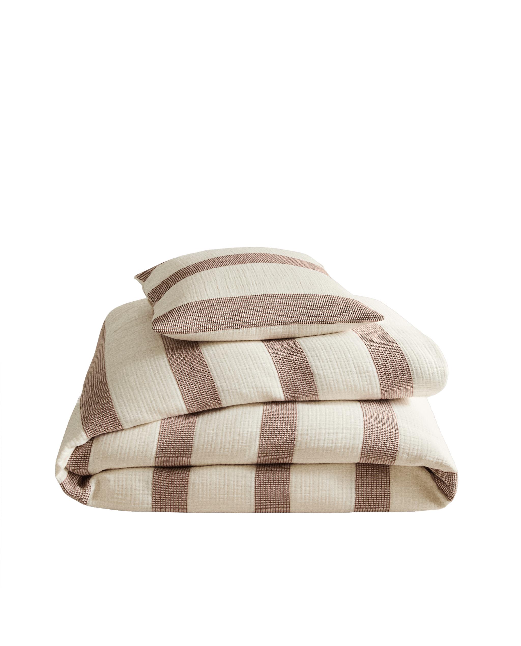 KIDS' PEG, QUILTED BEDSPREAD AND DOG CUSHION product thumbnail 14