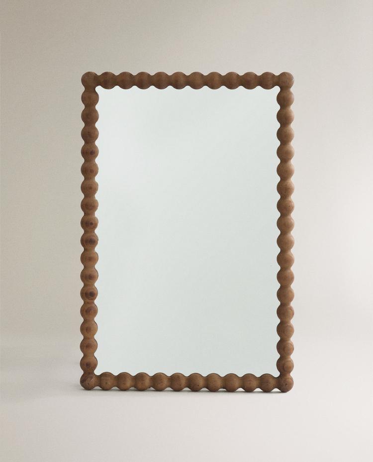 RECTANGULAR WALL MIRROR WITH WOODEN FRAME