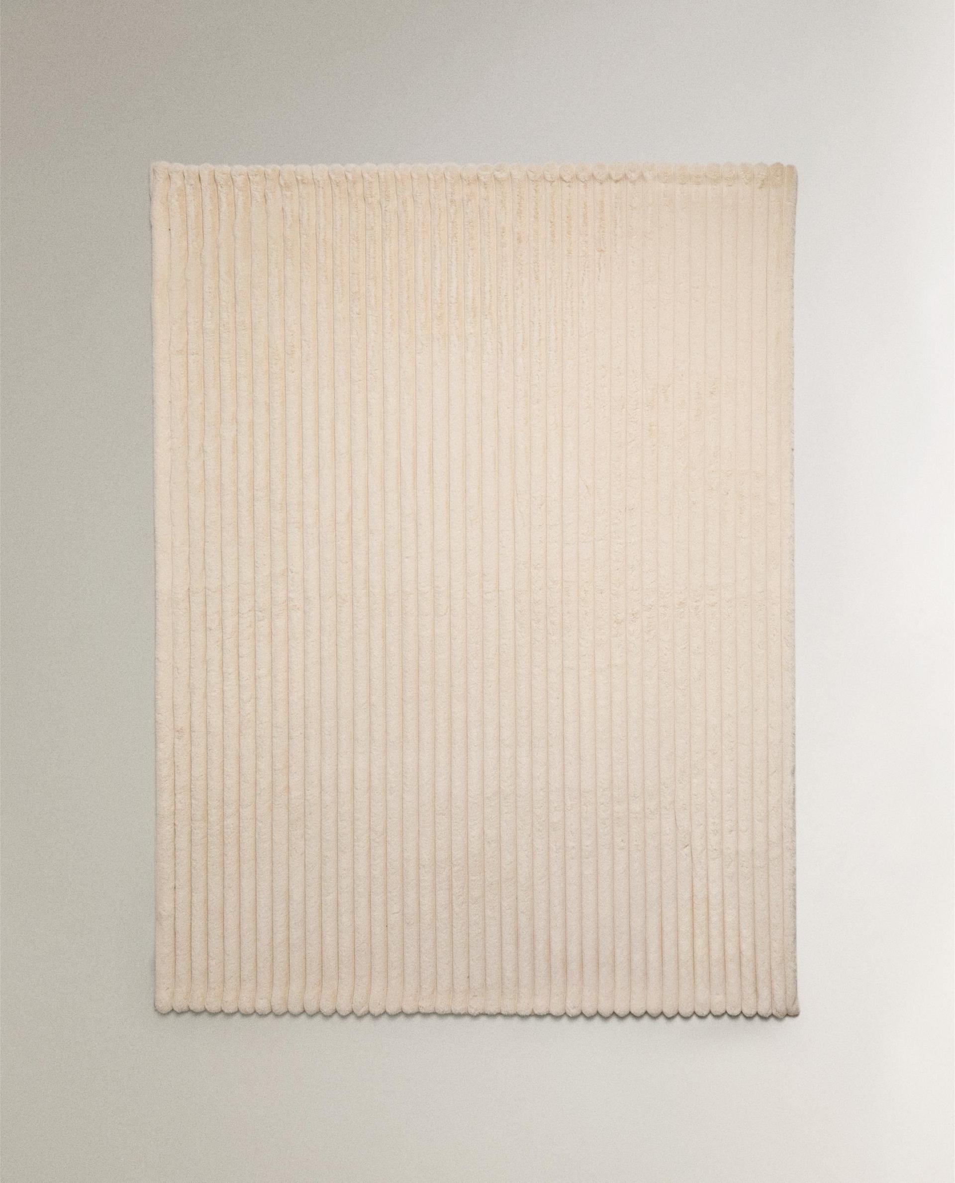 TEXTURED FLEECE THROW TEXTURED FLEECE THROW