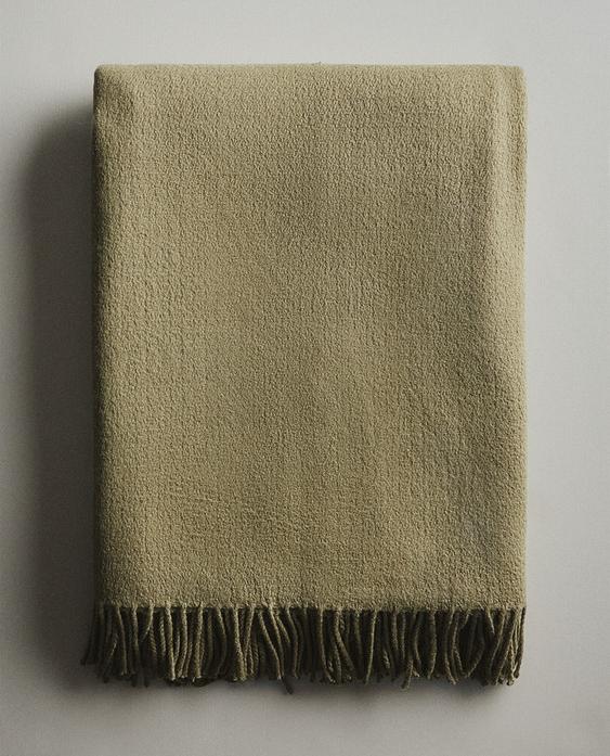 COPERTA DECORATIVA CON FRANGE COPERTA DECORATIVA CON FRANGE