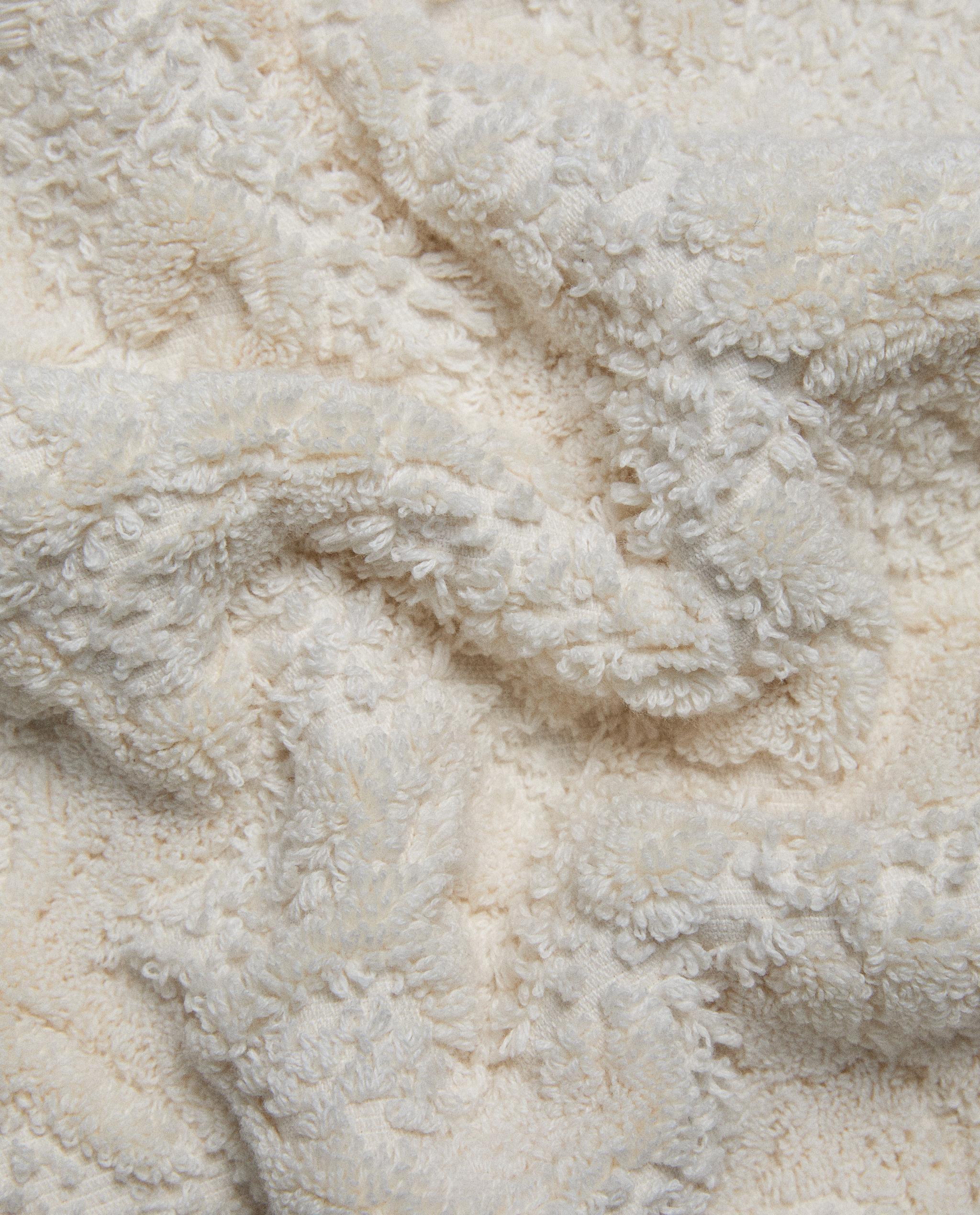 FLORAL JACQUARD BATH MAT product thumbnail 11