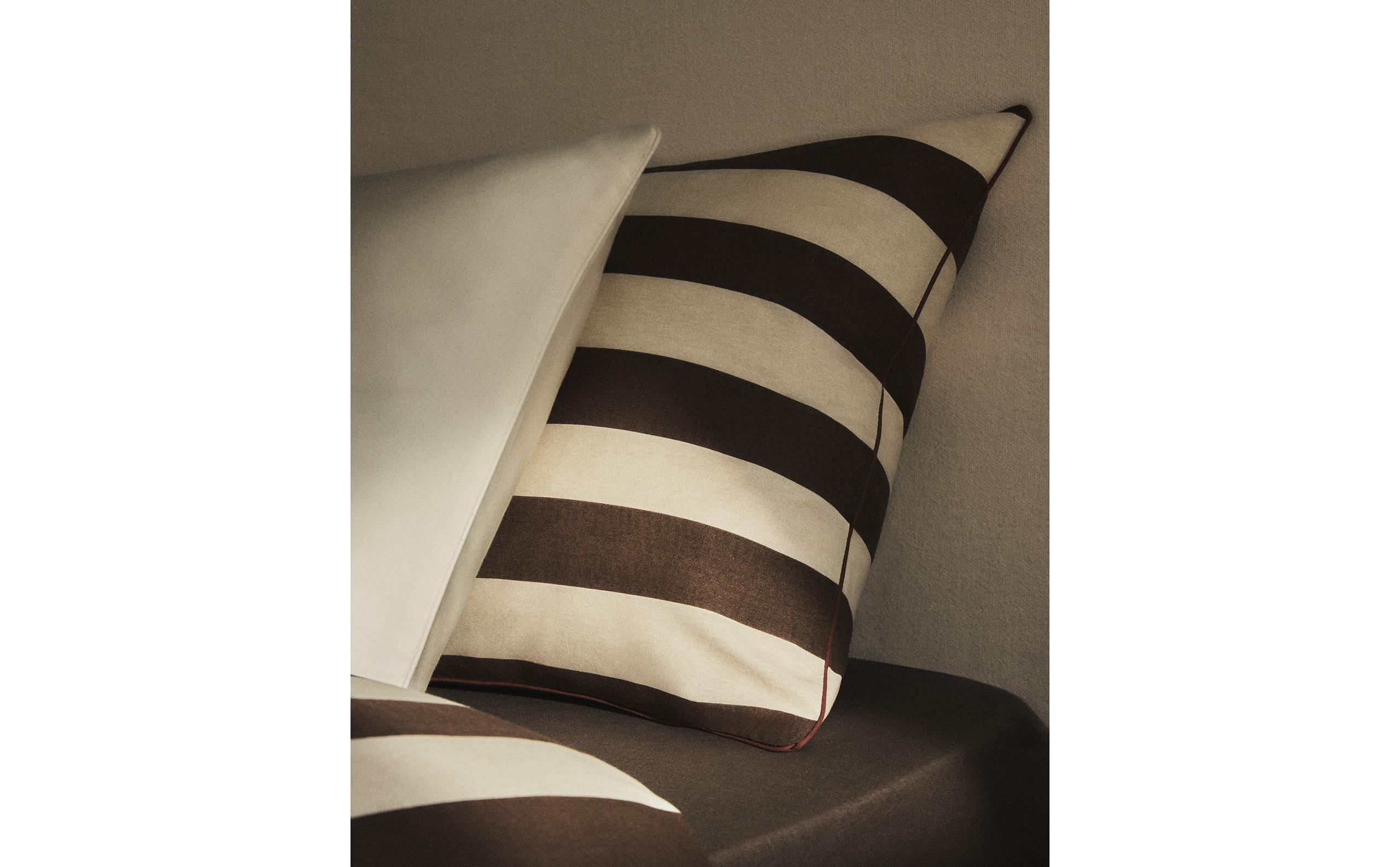 STRIPED WASHED COTTON PILLOWCASE product thumbnail 16