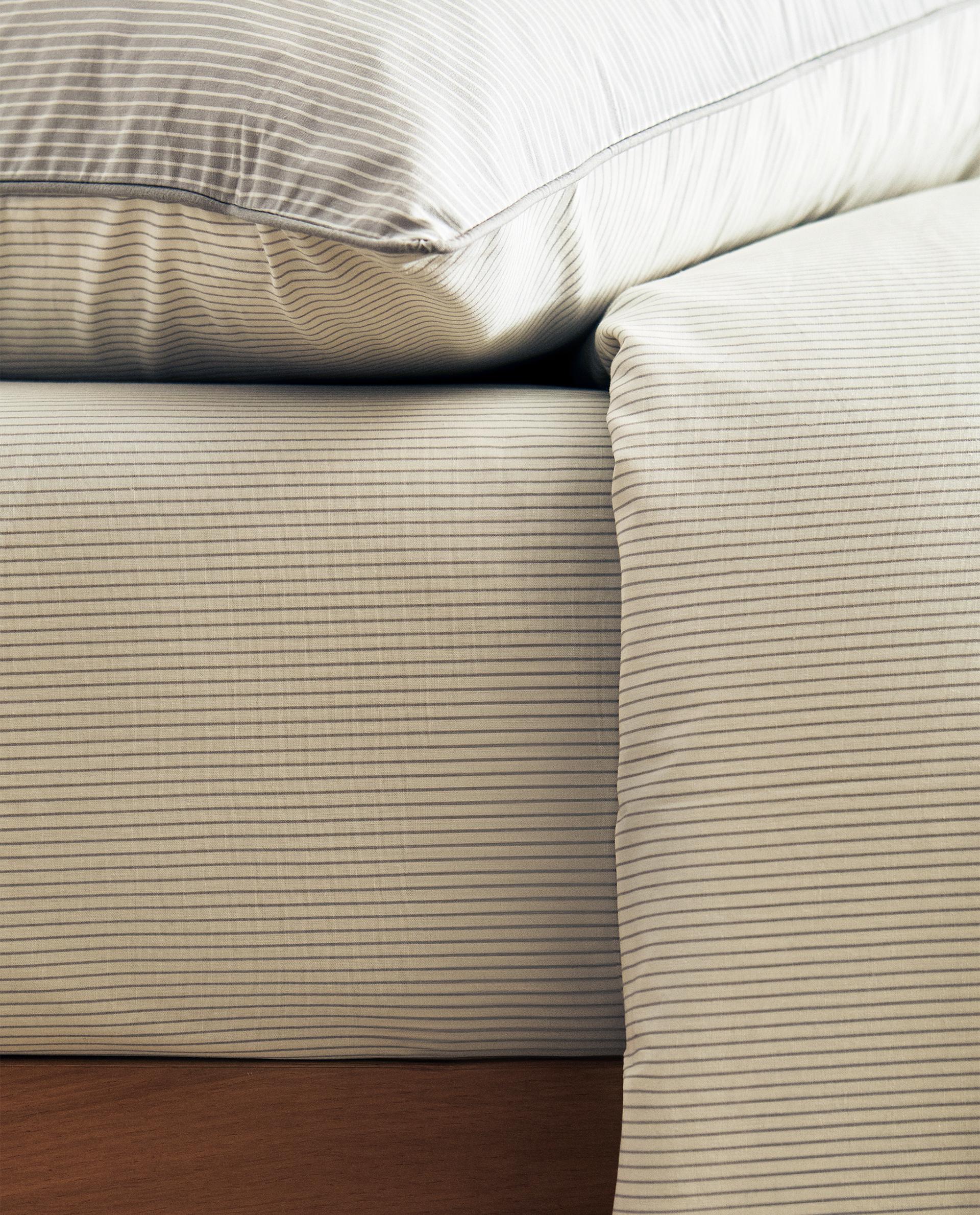 STRIPED FITTED SHEET