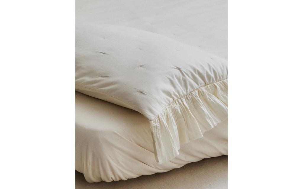 COTTON QUILT CUSHION COVER WITH RUFFLES