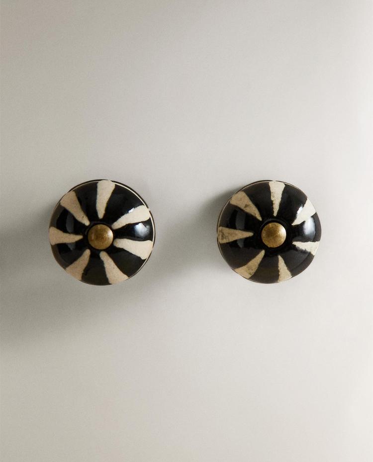 PACK OF STRIPED CERAMIC DOOR KNOBS (PACK OF 2)