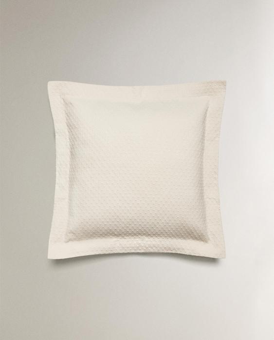 POVLAK NA POLŠTÁŘEK SE VZOREM PUNTÍKŮ POVLAK NA POLŠTÁŘEK SE VZOREM PUNTÍKŮ