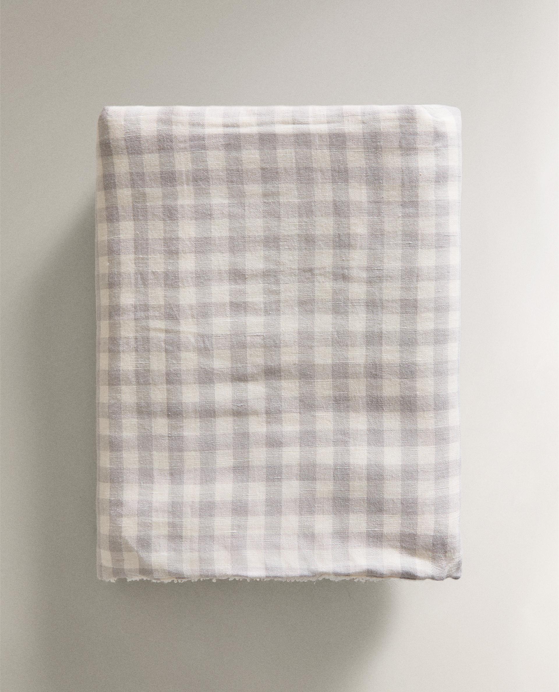 CHILDREN’S GINGHAM CHECK BATH TOWEL