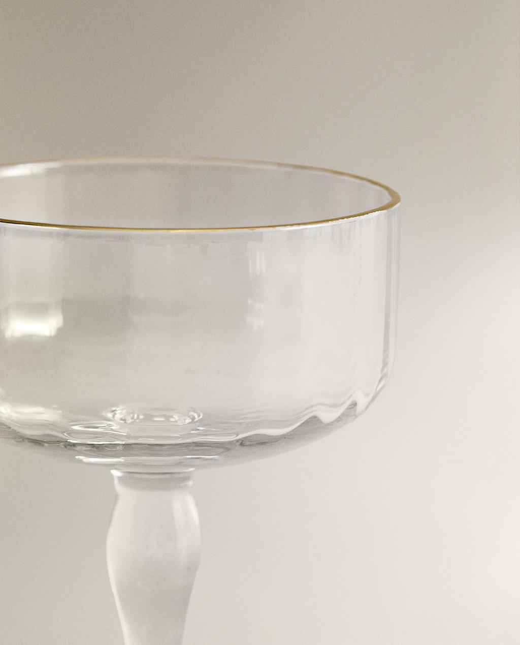 RAISED DESIGN WINE GLASS