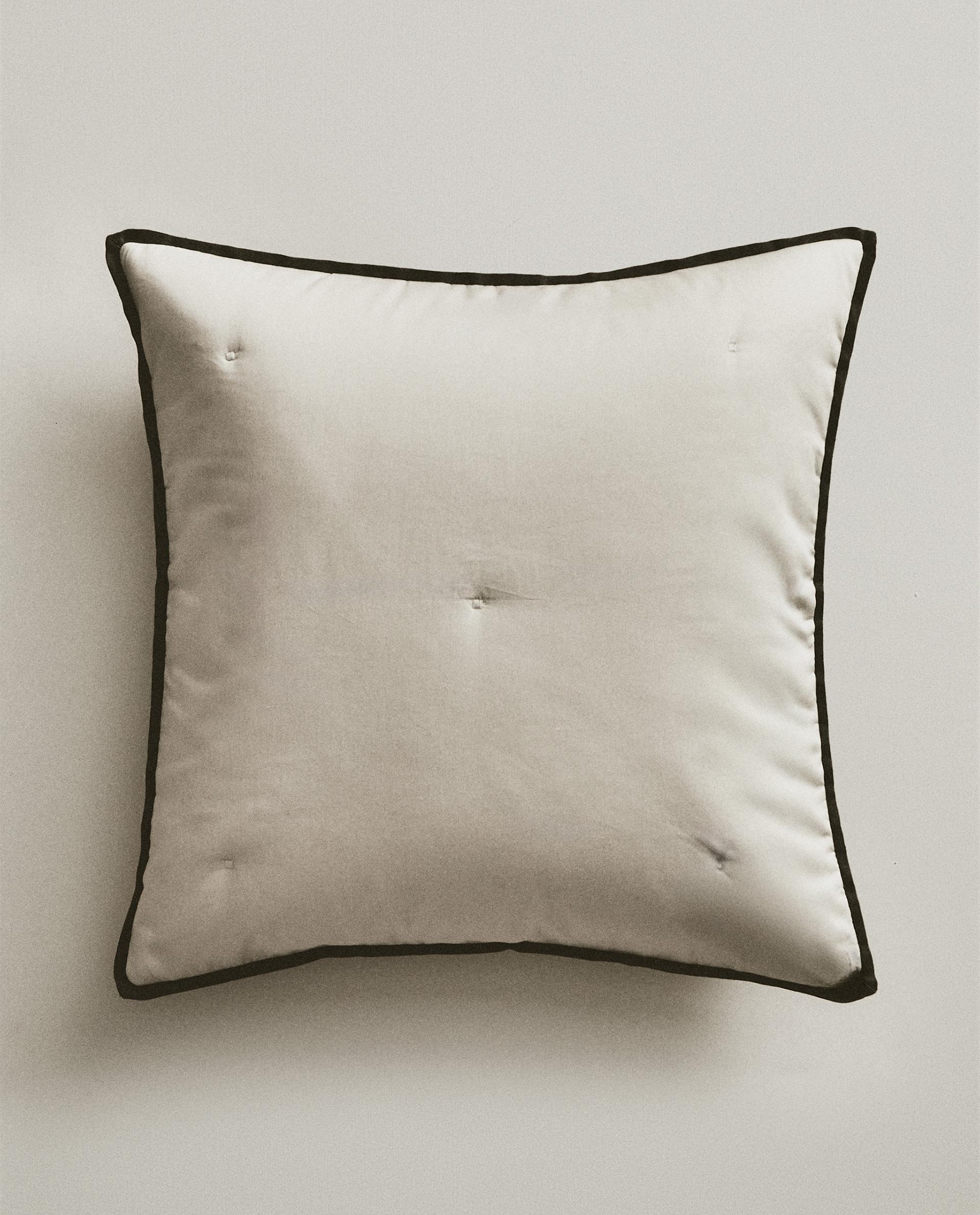 LINEN AND SATEEN CUSHION COVER WITH DOTS LINEN AND SATEEN CUSHION COVER WITH DOTS