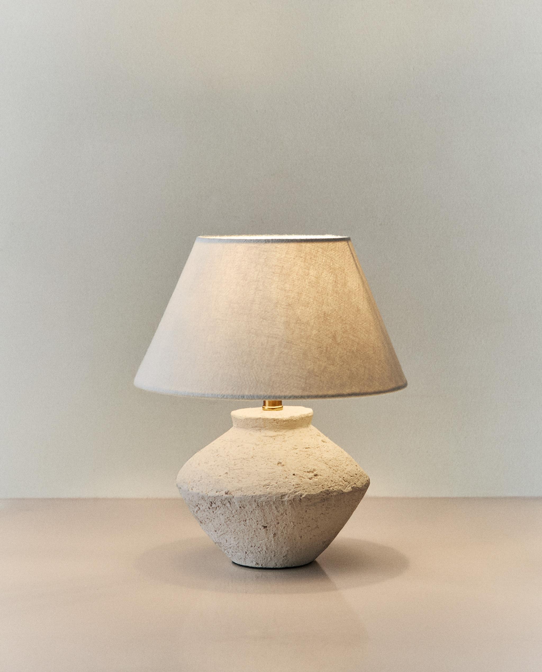 SMALL TABLE LAMP WITH EARTHENWARE BASE
