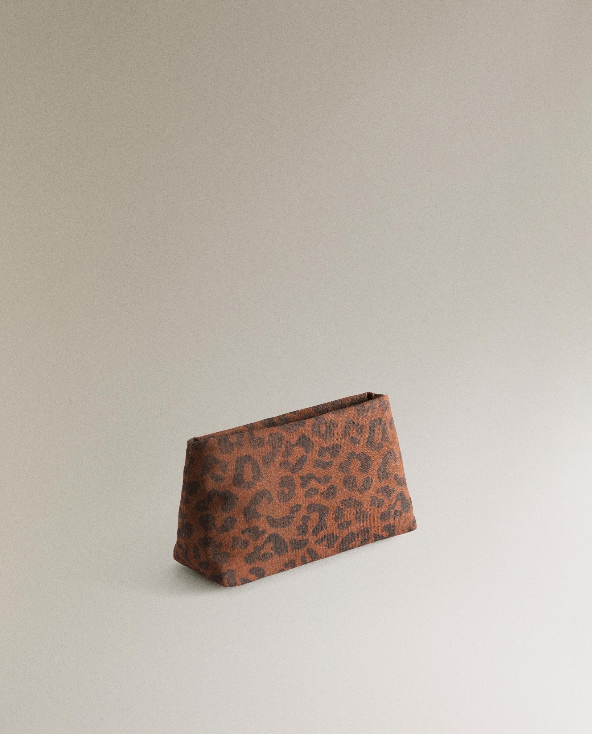 SMALL ANIMAL PRINT TOILETRY BAG