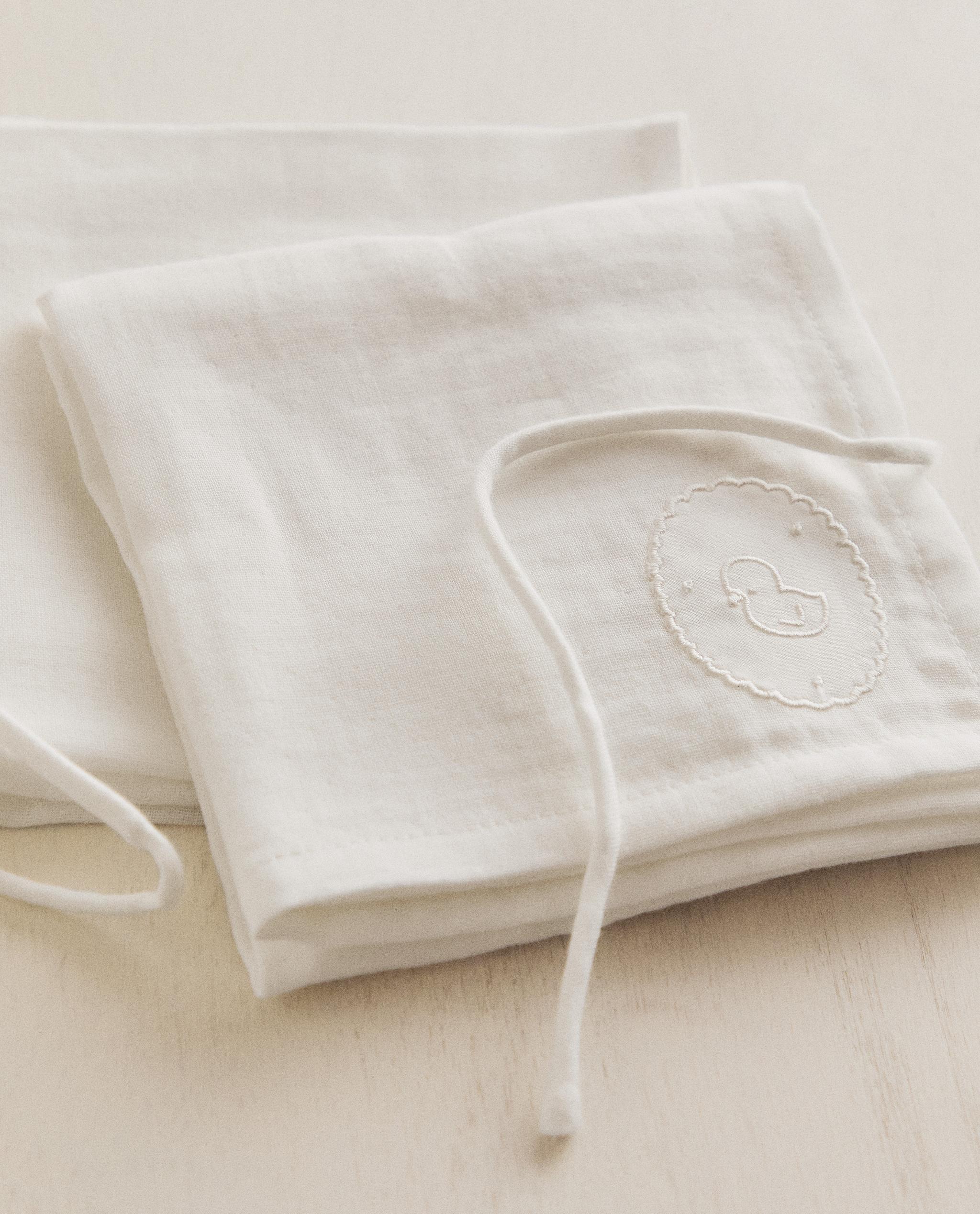 PACK OF EMBROIDERED BABY MUSLIN CLOTHS (PACK OF 2) product thumbnail 10