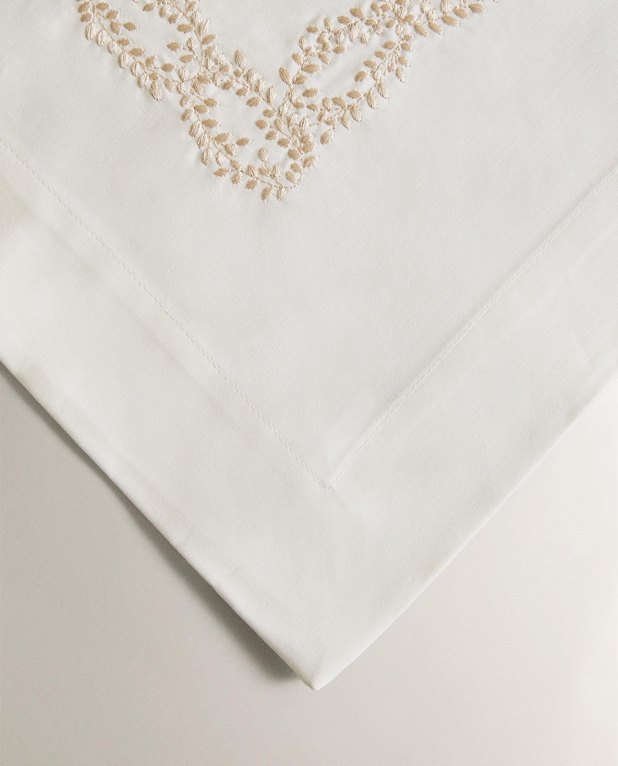 PLANT EMBROIDERED SATIN TABLECLOTH product thumbnail 14