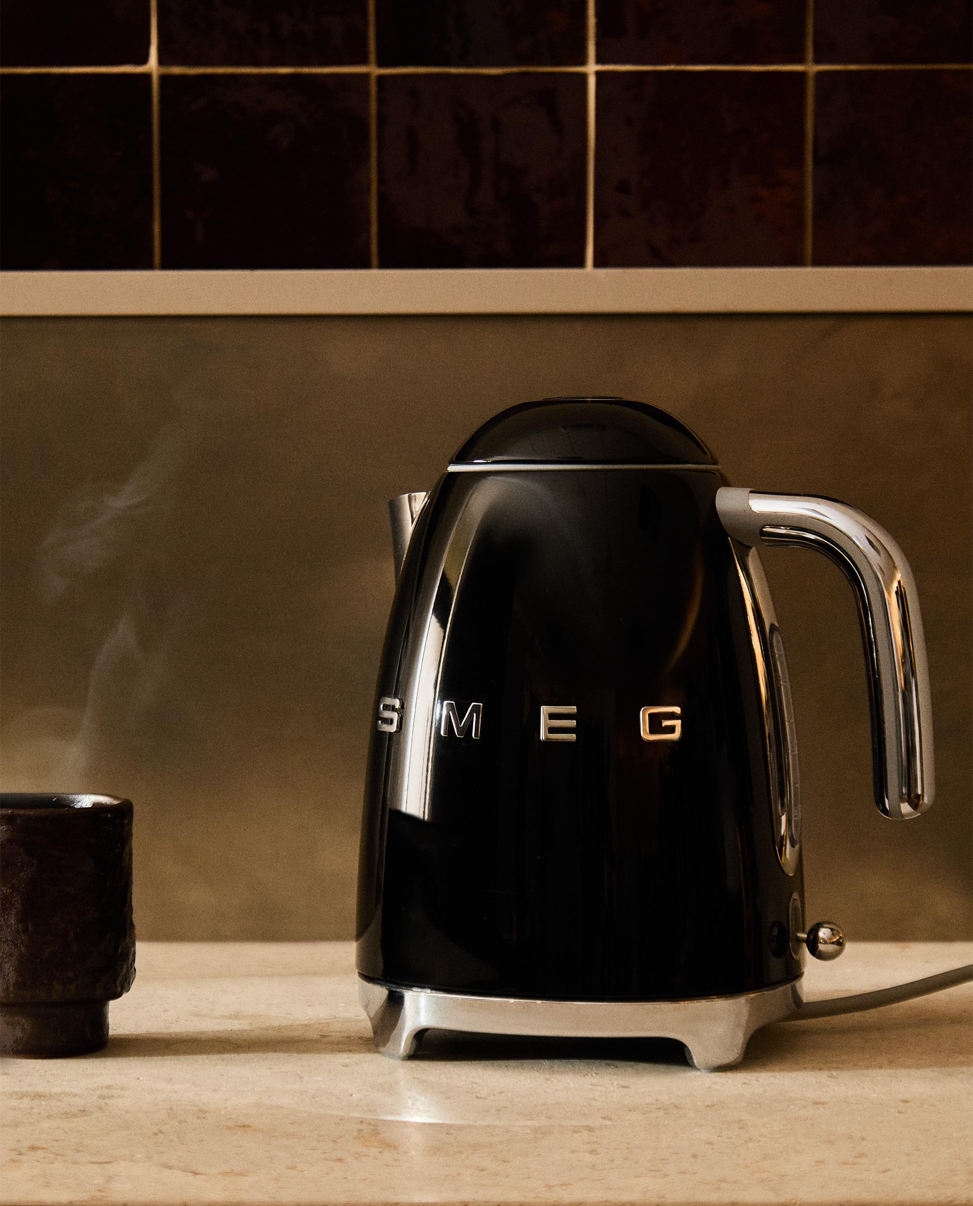 SMEG KETTLE