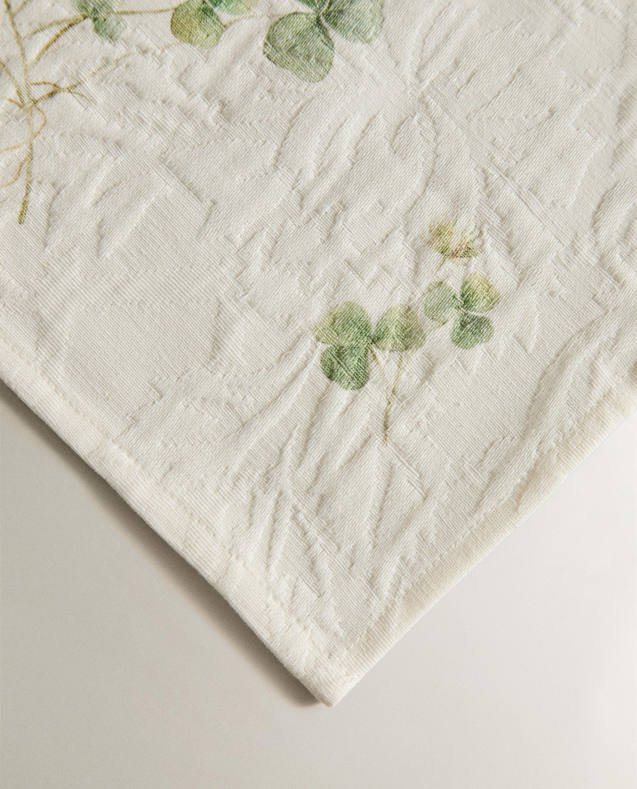 PACK OF JACQUARD NAPKINS WITH CLOVER PRINT (PACK OF 2) product thumbnail 9