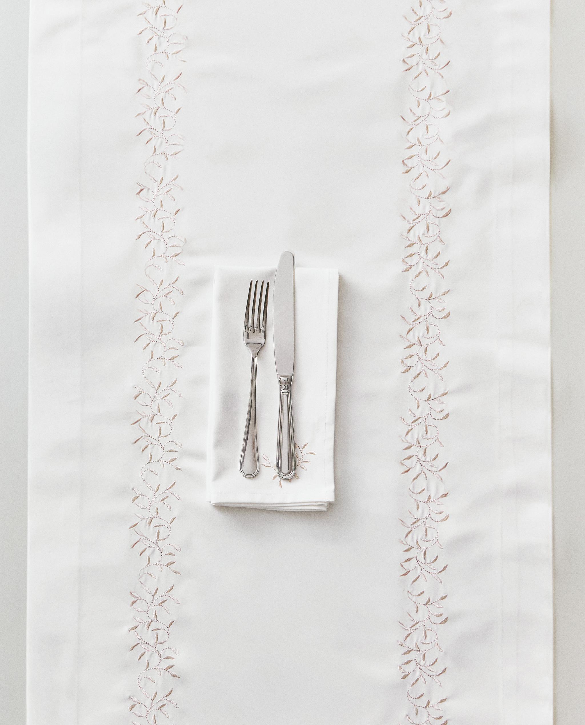 EMBROIDERED SATEEN TABLE RUNNER product thumbnail 9
