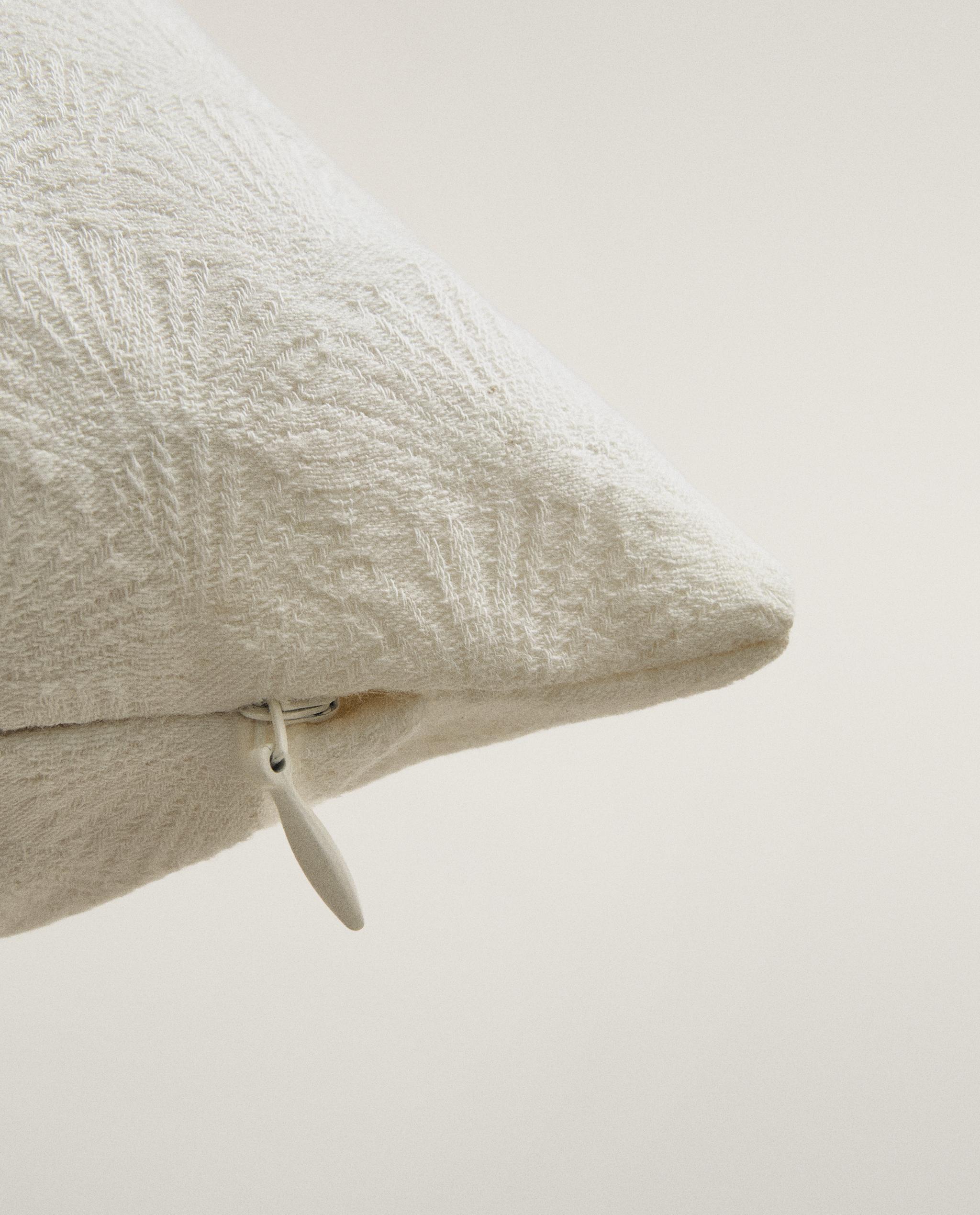 COTTON JACQUARD CUSHION COVER product thumbnail 4
