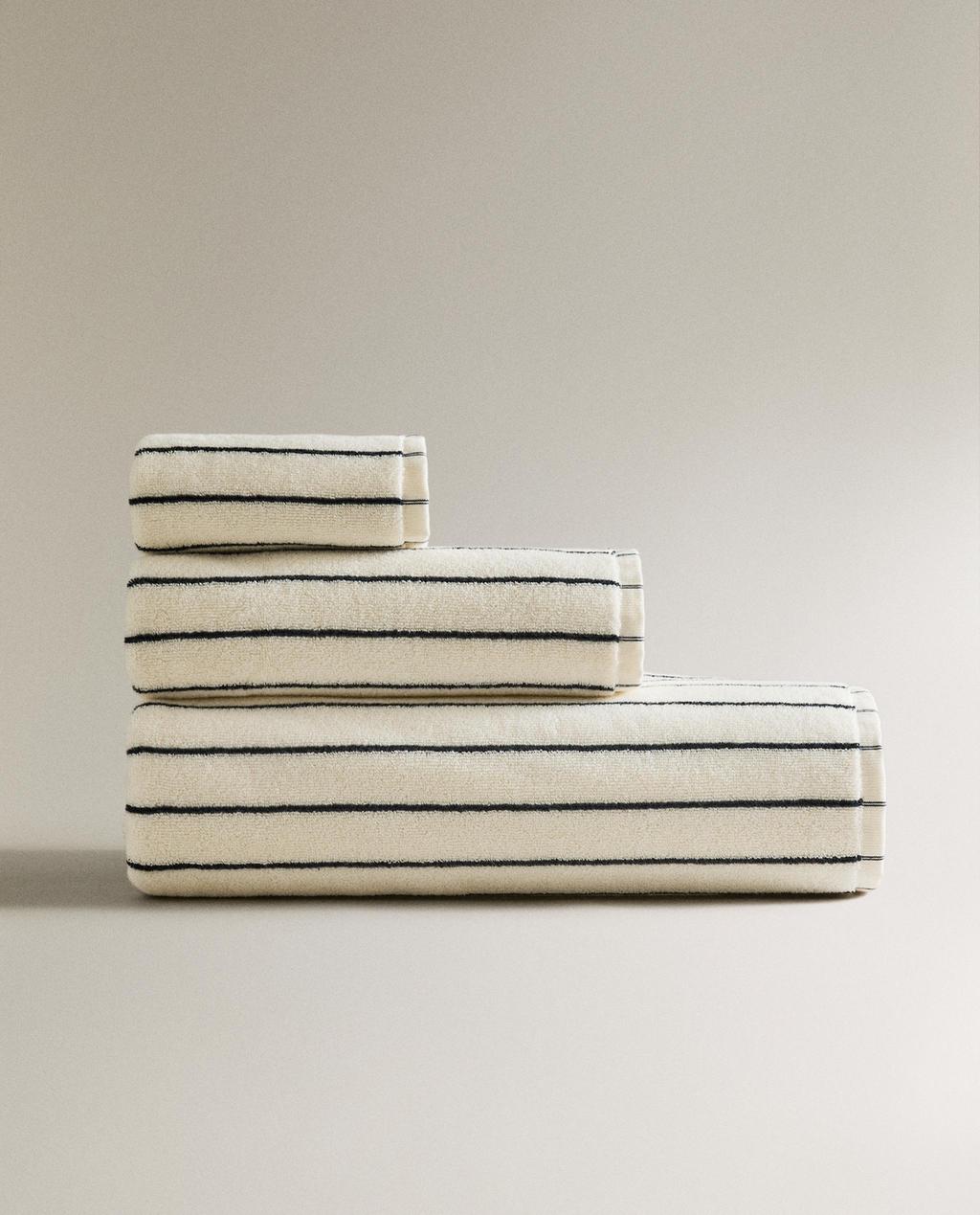BADETUCH MIT FARBIGEM STREIFEN