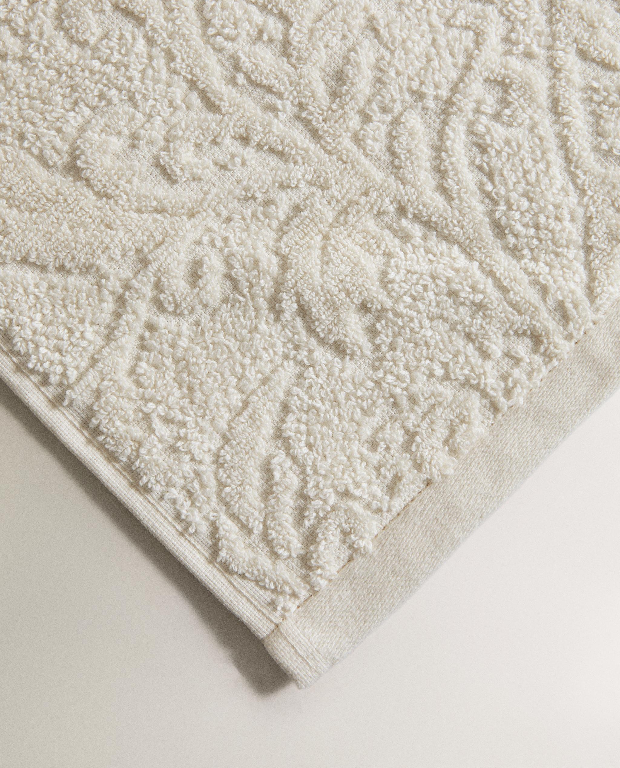 FLORAL JACQUARD BATH TOWEL product thumbnail 16