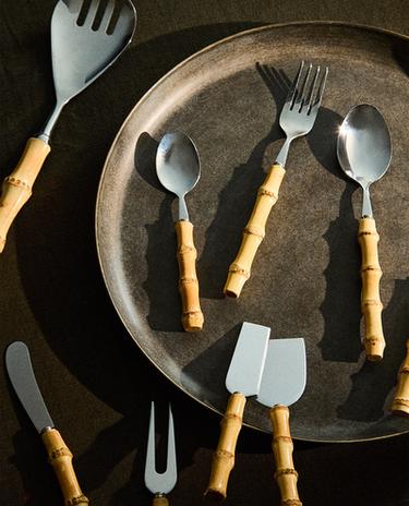 FLATWARE SET WITH BAMBOO HANDLE