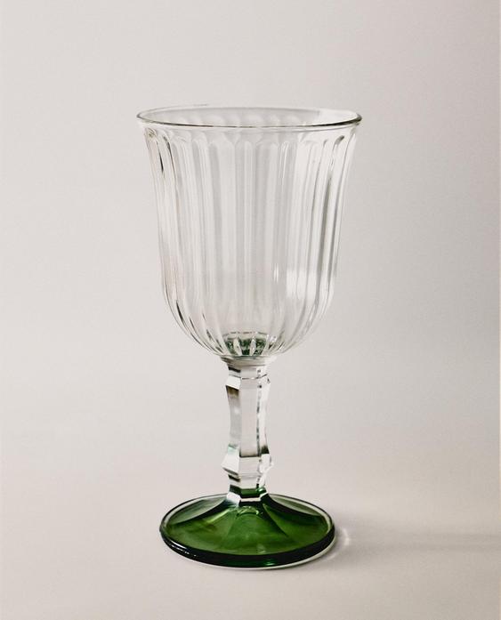 GLAS MIT RELIEFMUSTER UND FARBIGEM BODEN