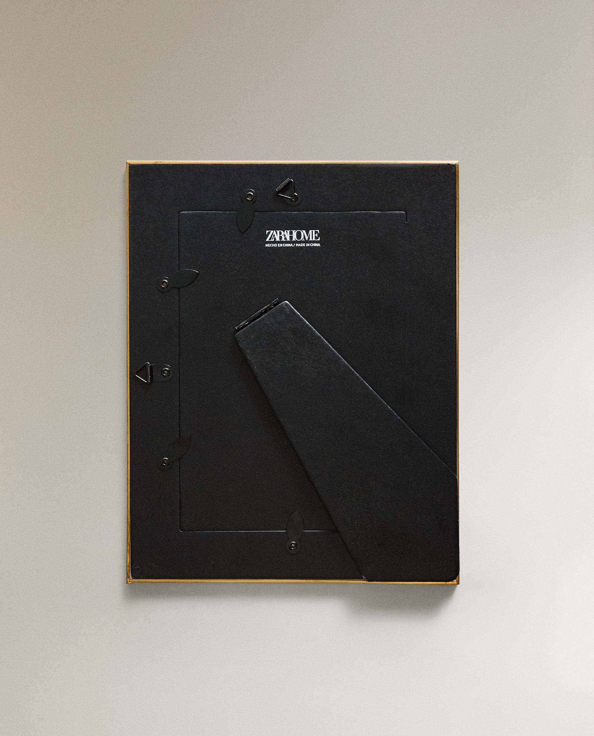 THIN METAL PHOTO FRAME