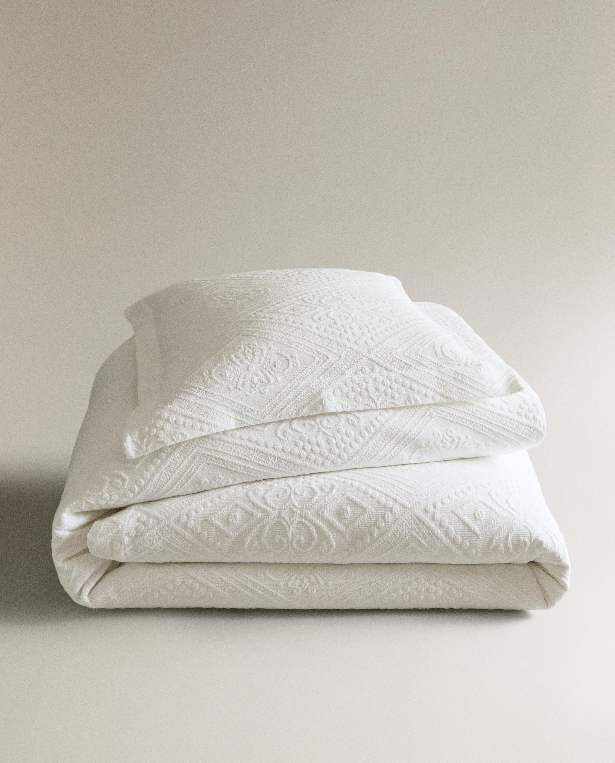 COTTON BEDSPREAD WITH GEOMETRIC DESIGN product thumbnail 7