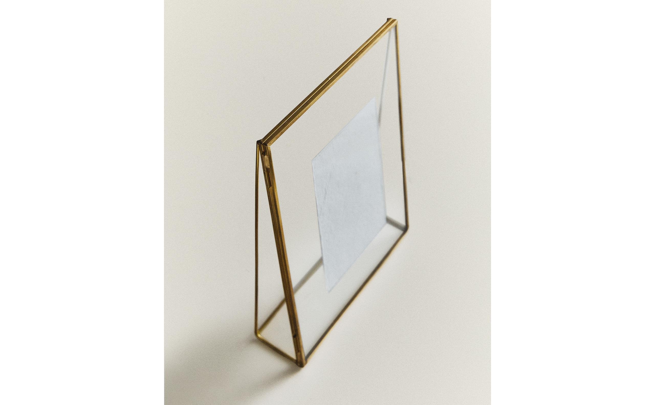 TRIANGULAR STRUCTURE PHOTO FRAME product thumbnail 8