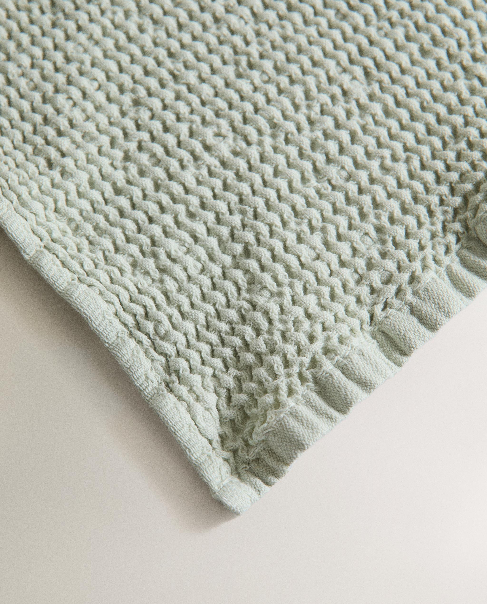 TEXTURED WAFFLE-KNIT BATH TOWEL product thumbnail 19