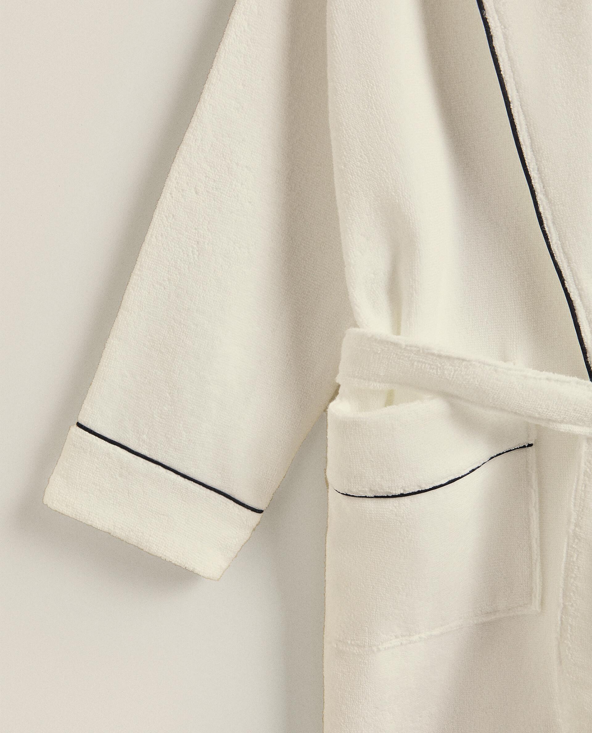 BATHROBE WITH PIPING (400 GXM²) product thumbnail 14