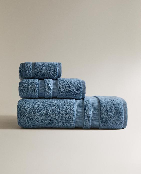 منشفة حمام فائقة النعومة بإطار مزدوج