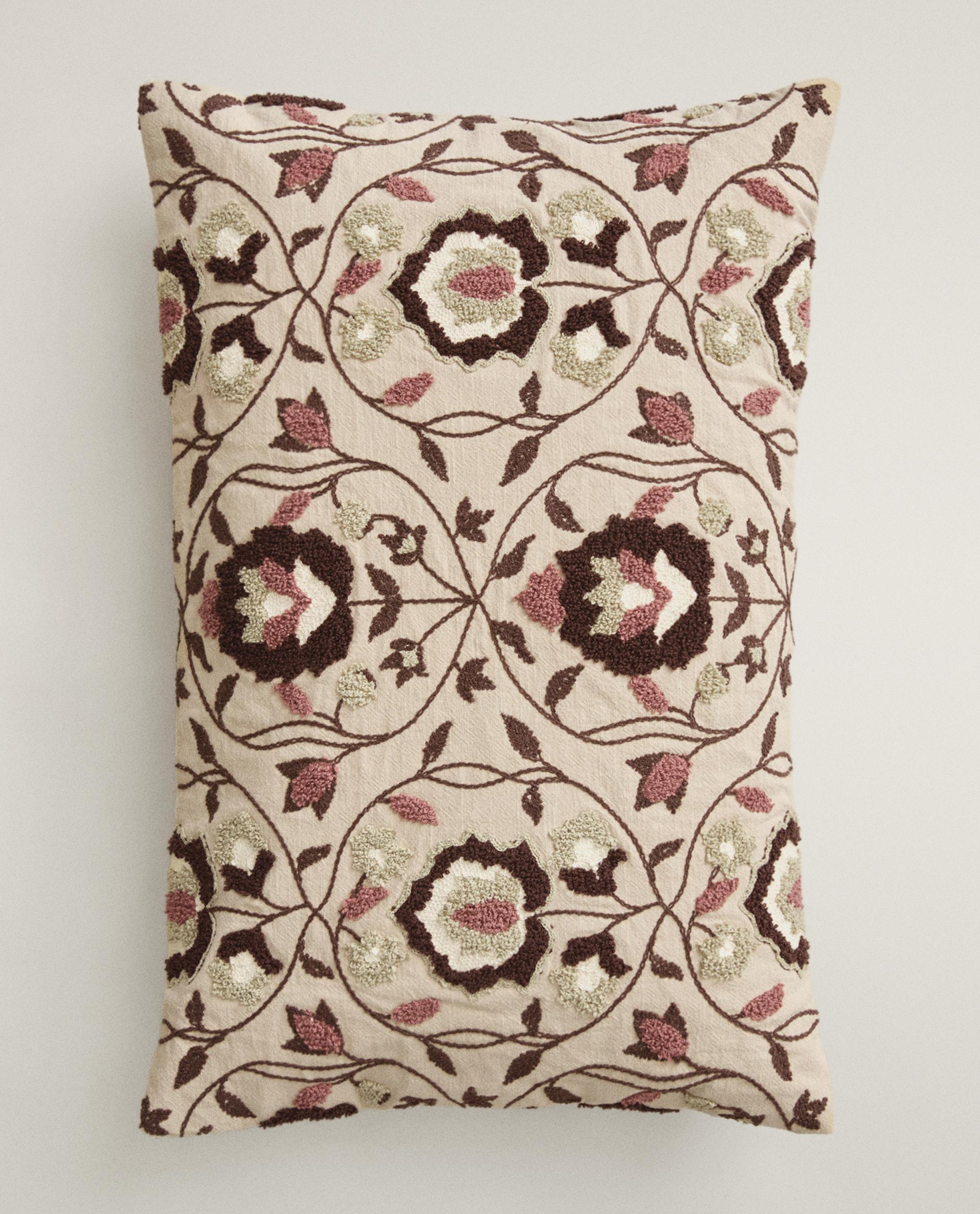 TUFTED CUSHION COVER product thumbnail 4