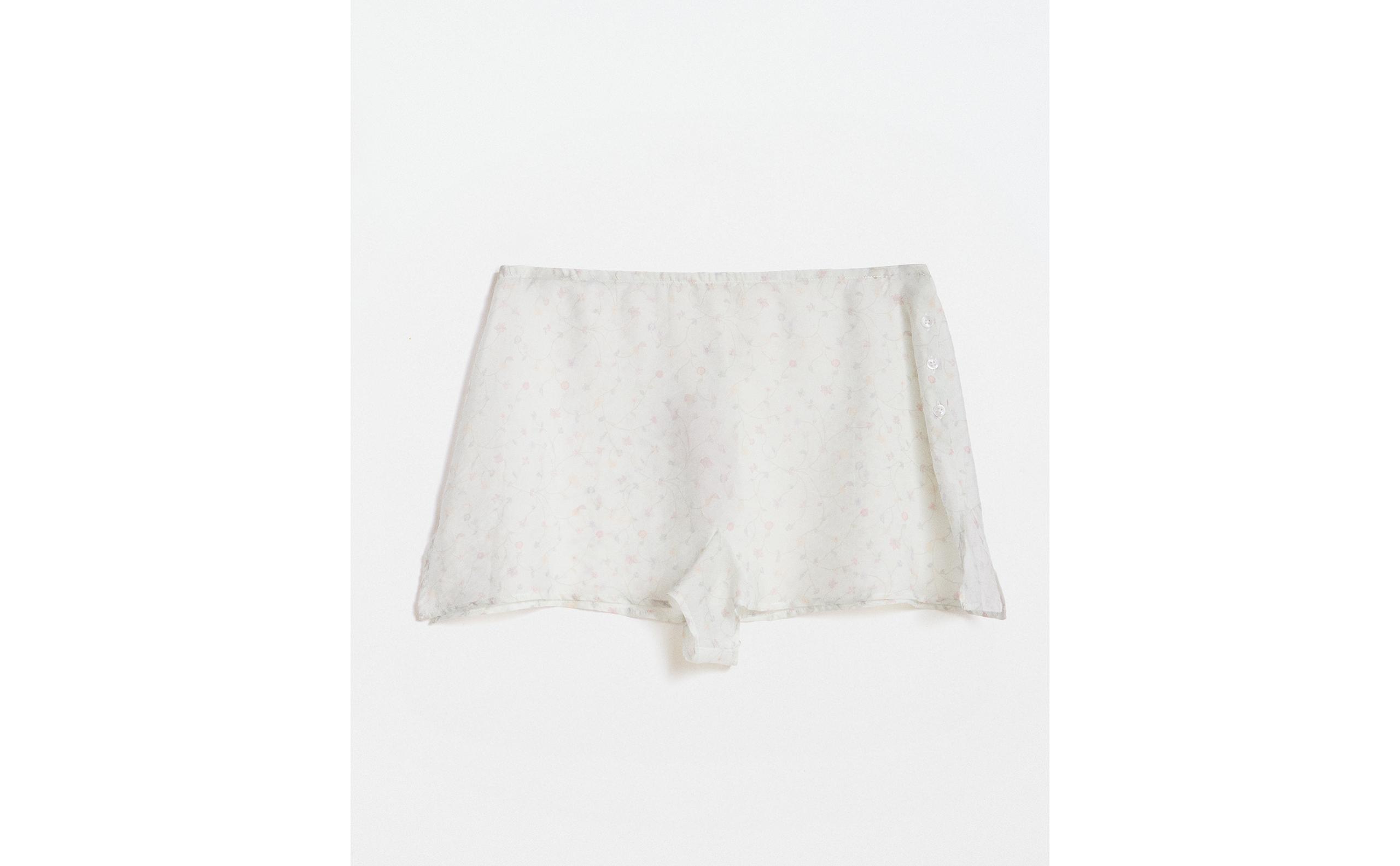 FLORAL SHORTS WITH SLITS