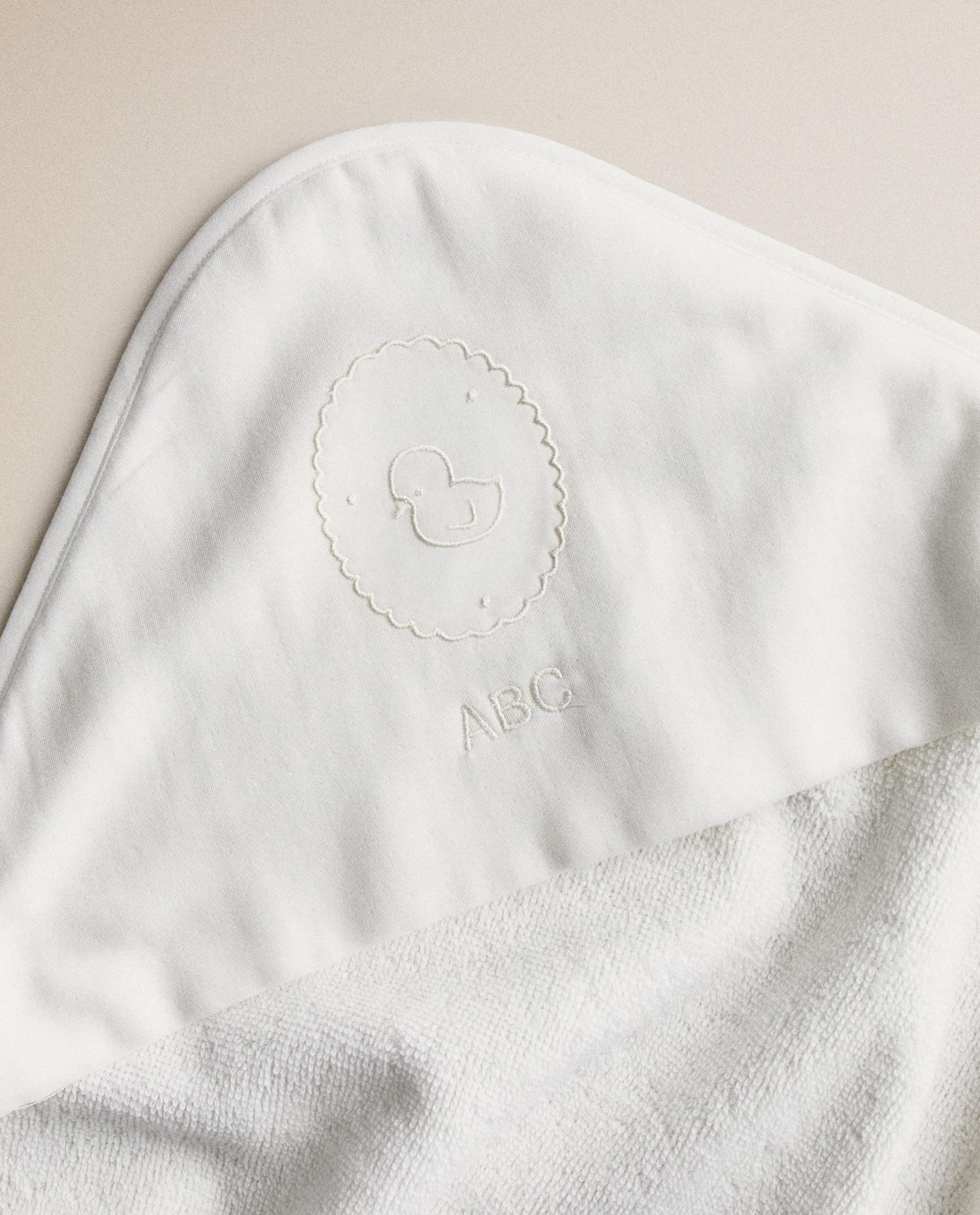 EMBROIDERED HOODED BABY TOWEL product thumbnail 12