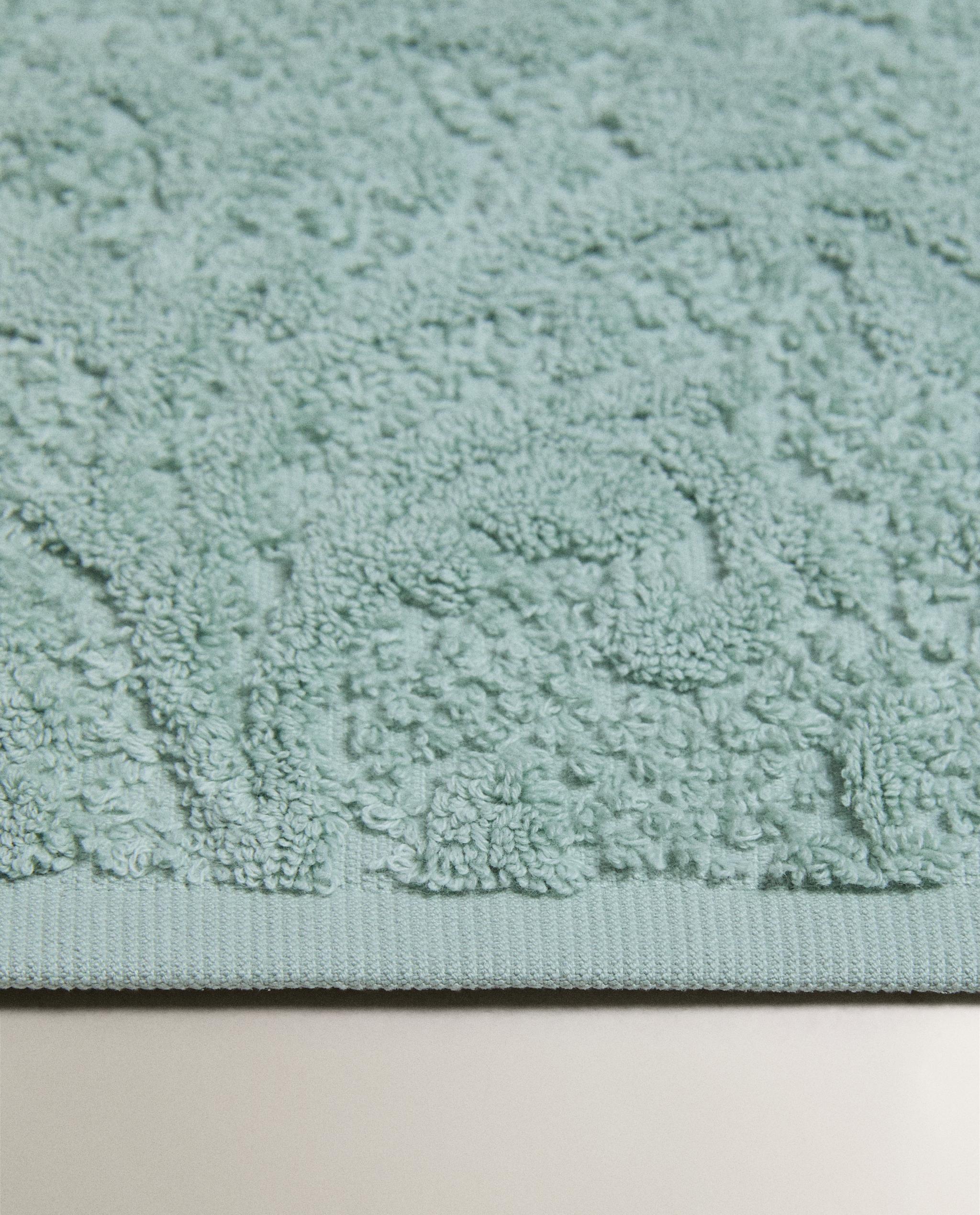 FLORAL JACQUARD BATH MAT product thumbnail 2