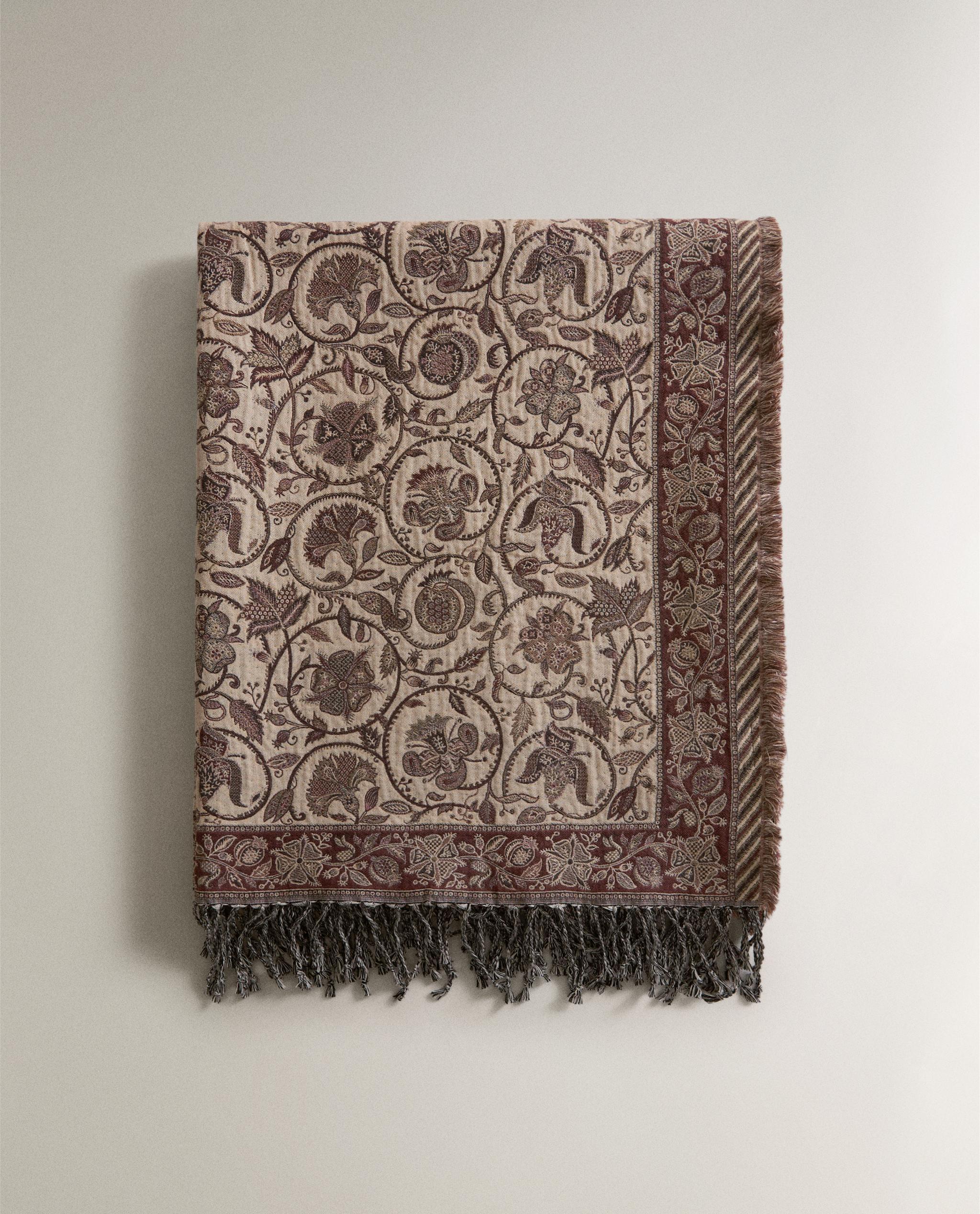 FLORAL JACQUARD THROW product thumbnail 2