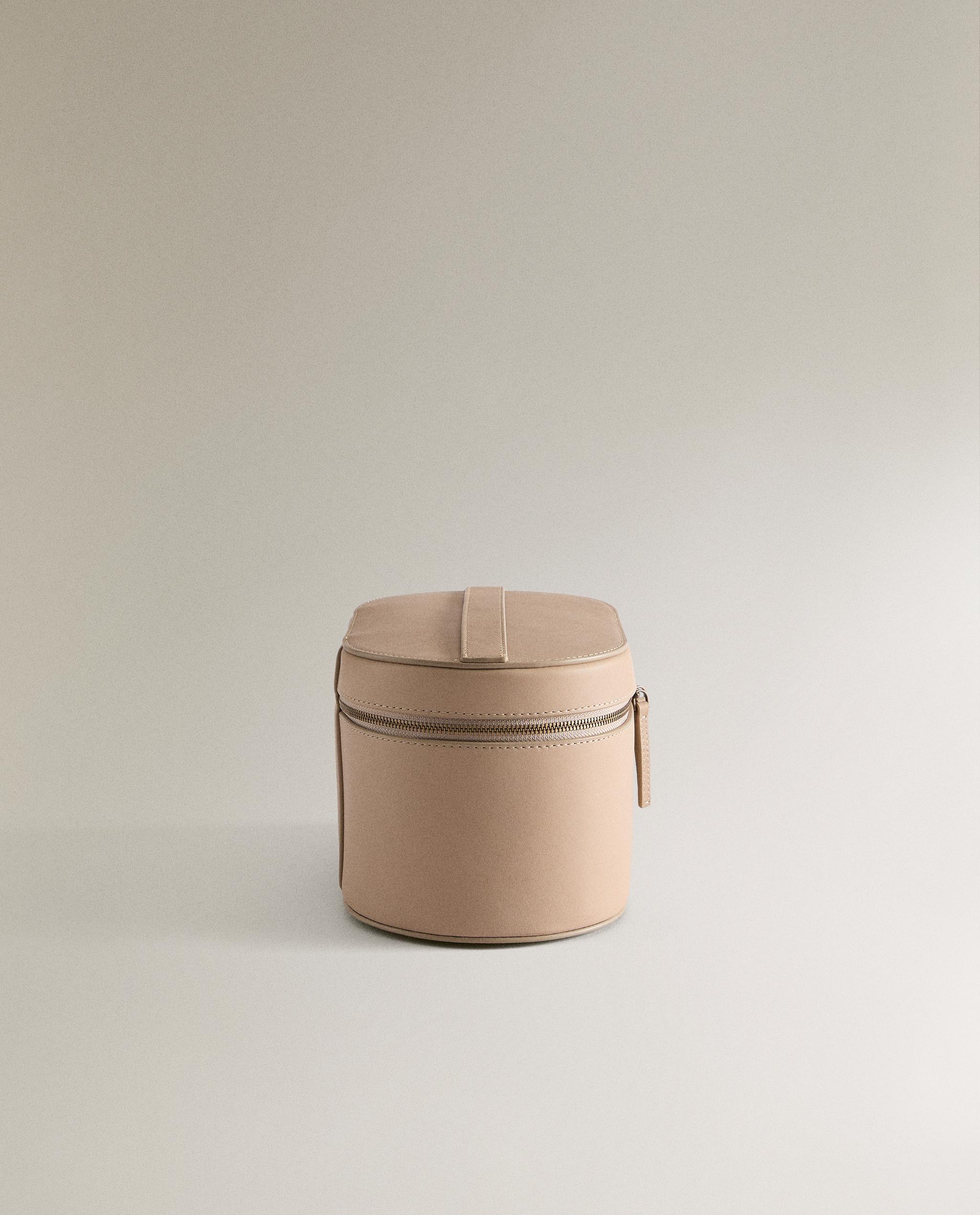 SMALL RIGID LEATHER TOILETRY BAG product thumbnail 5