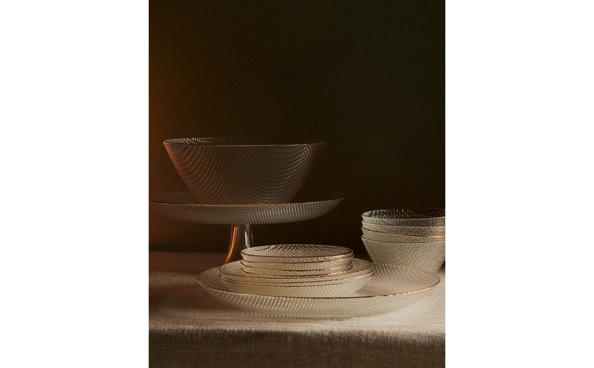 GLASS TABLEWARE WITH RAISED DESIGN AND RIM DETAIL