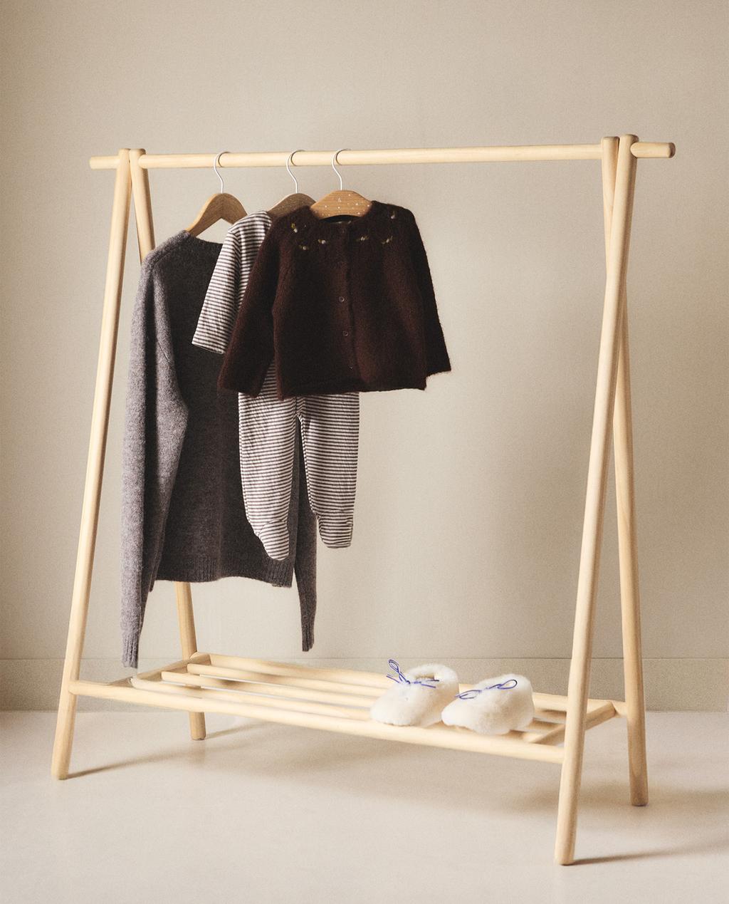 WOODEN CLOTHES RACK