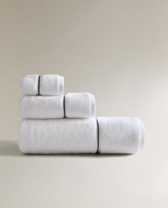 EMBROIDERED TRIM BATH TOWEL