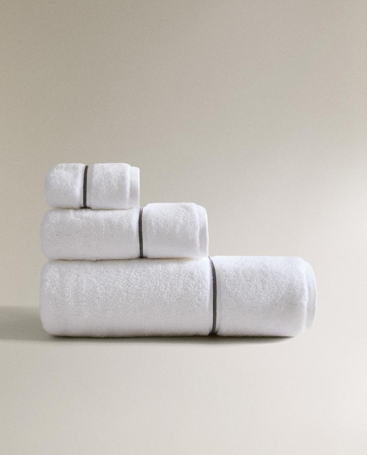 ASCIUGAMANO BAGNO SMERLO RICAMATO ASCIUGAMANO BAGNO SMERLO RICAMATO