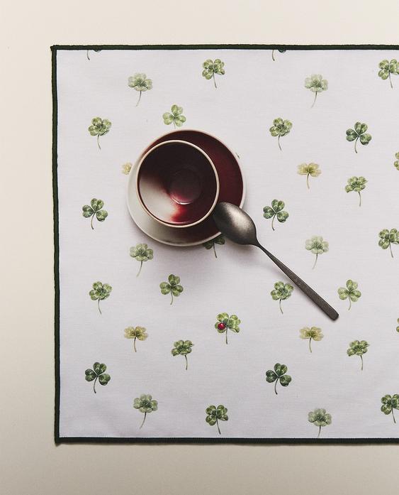 RESIN-COATED CLOVER PLACEMAT RESIN-COATED CLOVER PLACEMAT