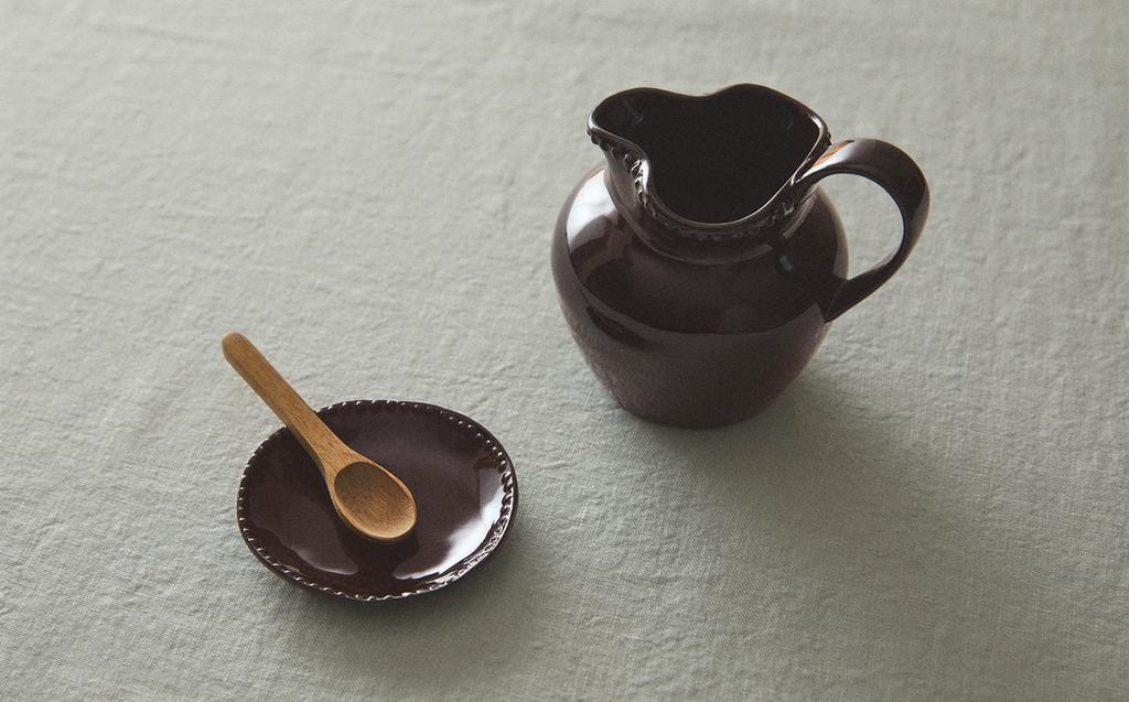 MINI-TELLER AUS STEINGUT MIT RELIEF