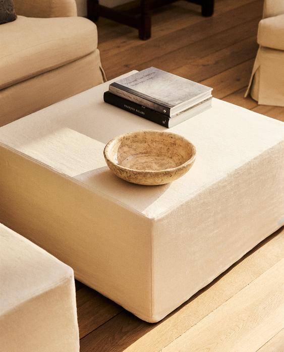 POUFFE TABLE WITH A SQUARE STRUCTURE AND LINEN COVER