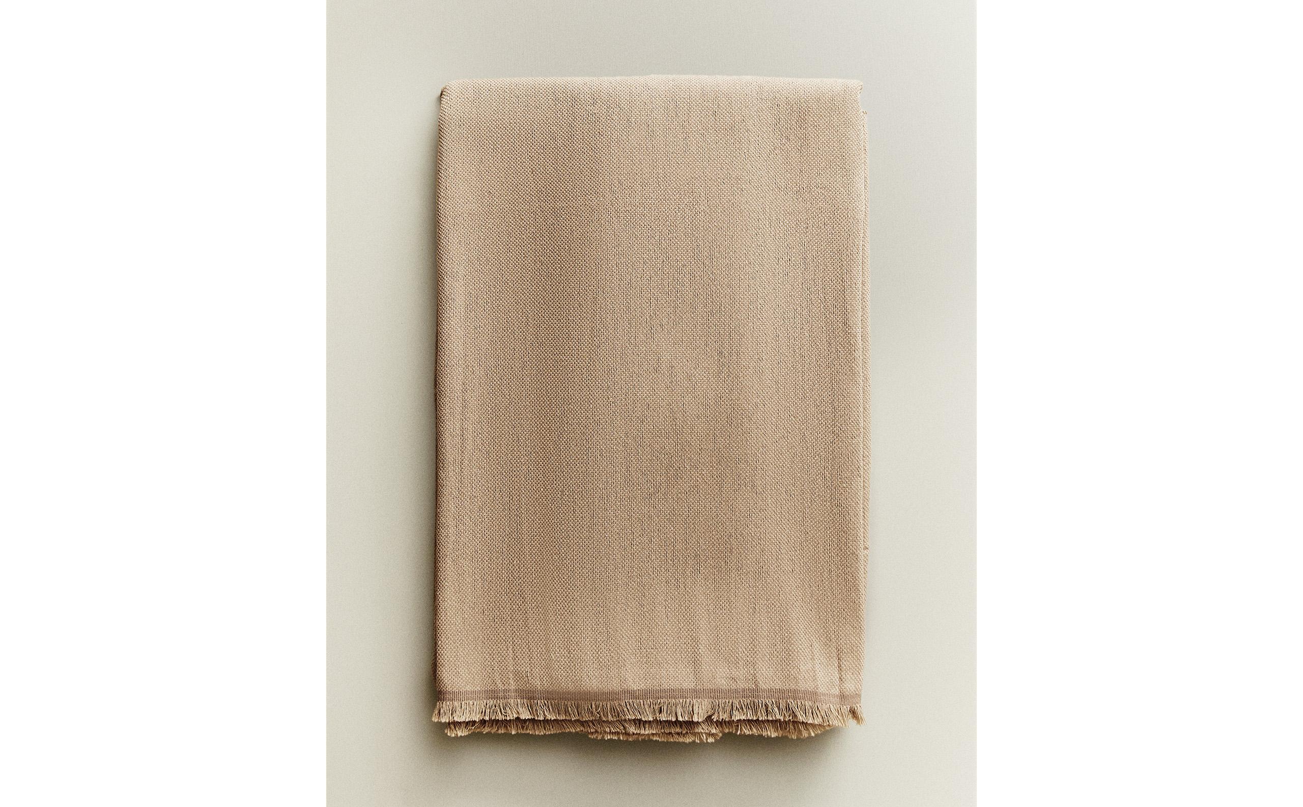 リビングルームにぴったりな薄手の掛布 | Zara Home 日本/Japan