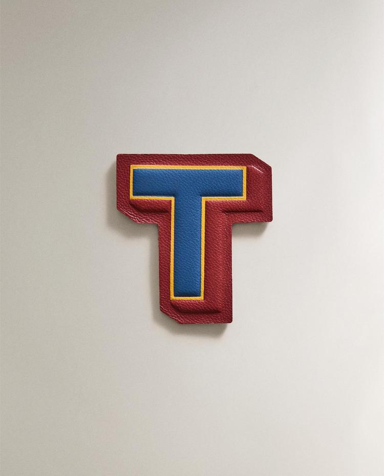 ĀDAS UZŠUVE AR ‘T’ BURTU