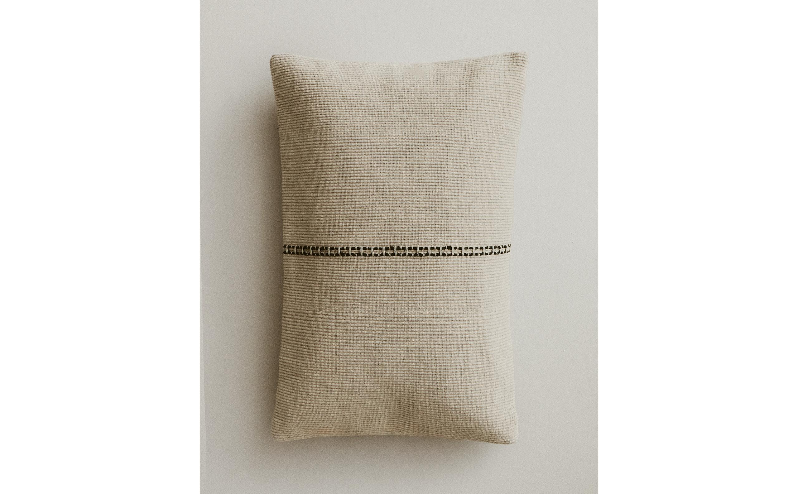 ZARA  クッション3個 ジャガード 無地 展示品 Z-2603CU2 ソファとリビングルームの装飾クッション | Zara Home 日本/Japan